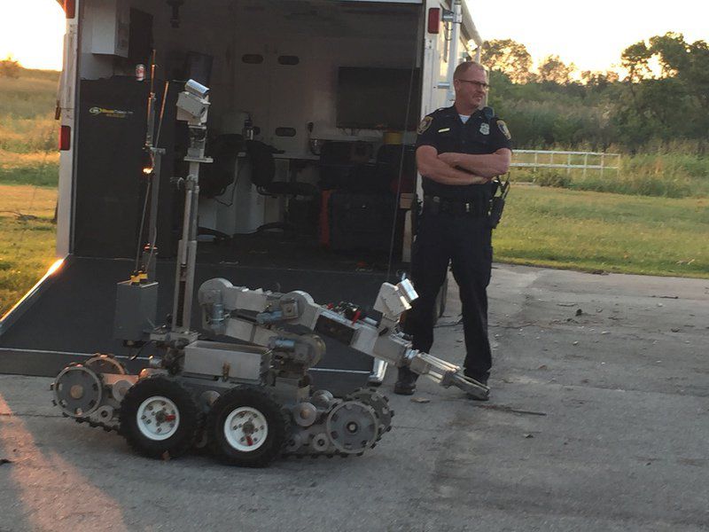 Bolin with bomb robot